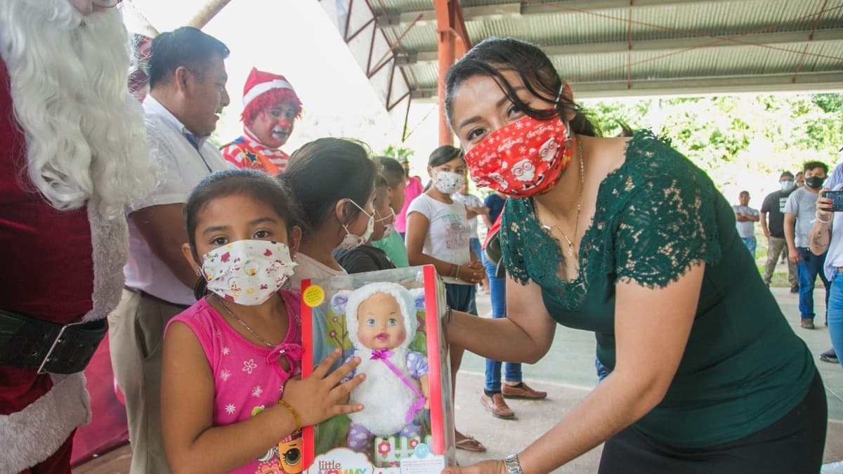 Inicia Caravana Navideña en comunidades de Tulum