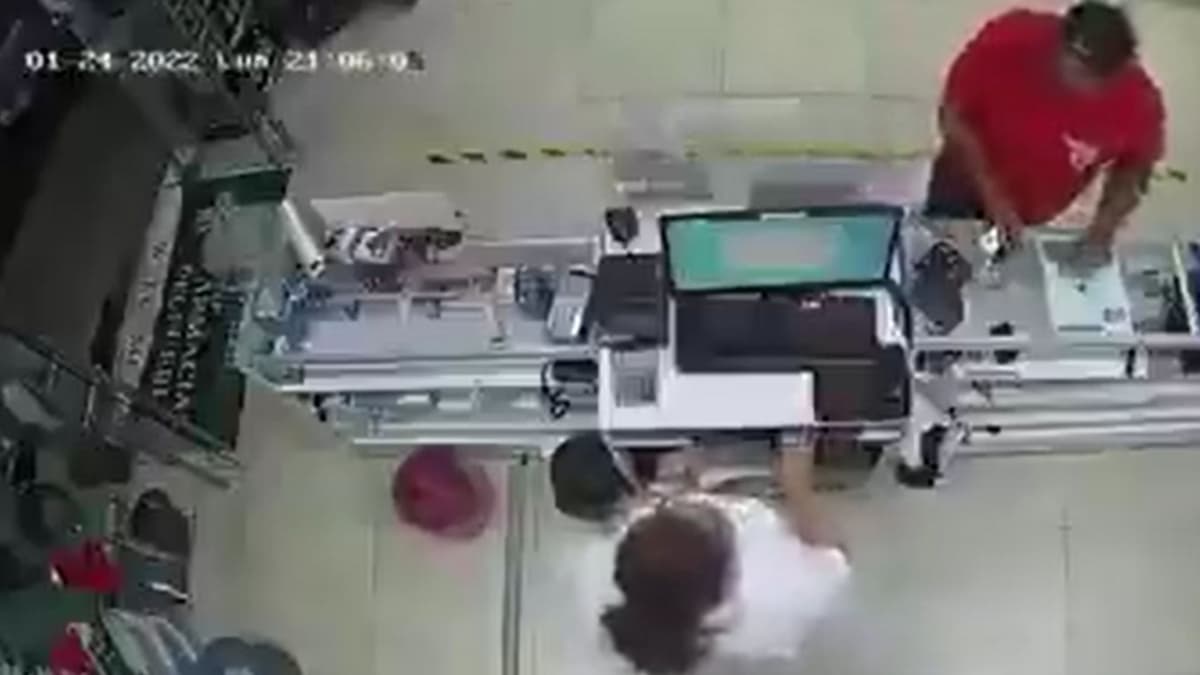 'Mil pesos nomás', robo en farmacia en Jalisco se hace viral por pedido de ladrón (video)