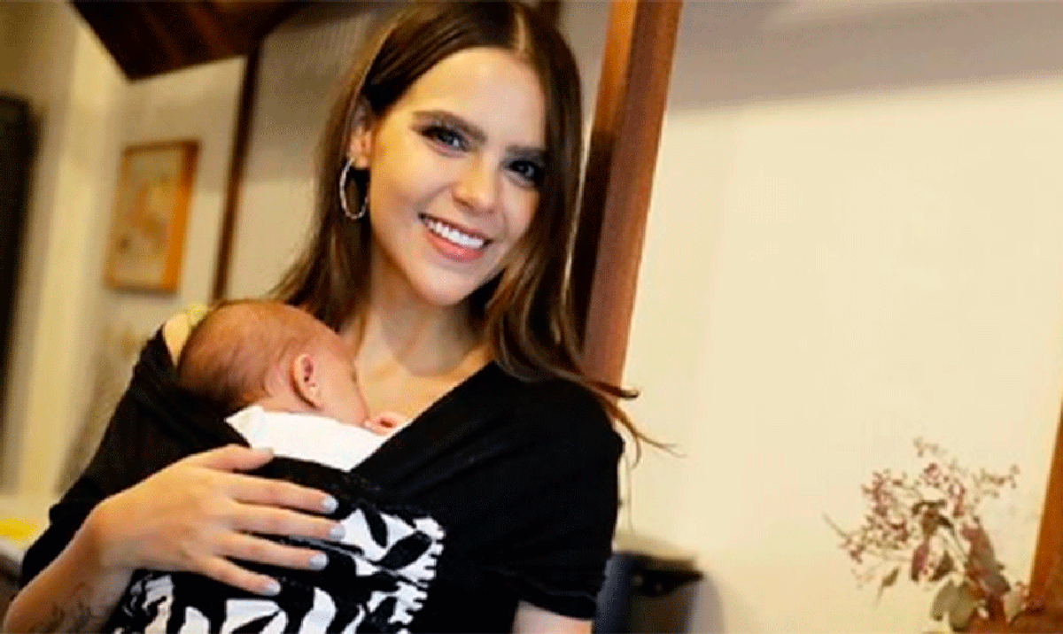 Critican a Yuya por romantizar la maternidad y la llaman "falsa"