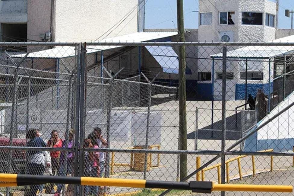 Detienen a 19 empleados de penal de Puebla por caso del bebé Tadeo