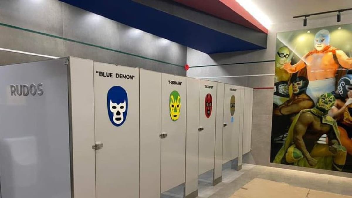 AMLO presume baños temáticos de Santa Lucía: "No los tiene ningún aeropuerto del mundo"