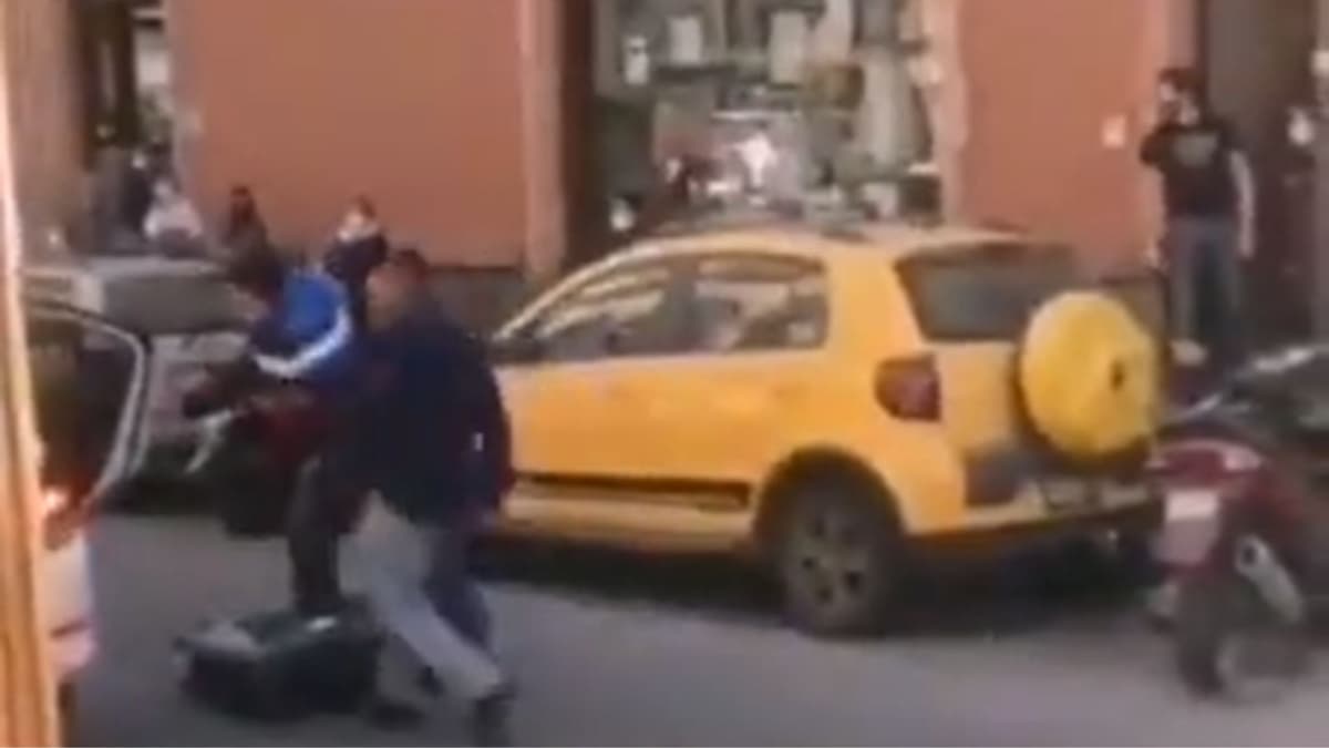 VIDEO: Pasajero de Uber pide ayuda y denuncia a conductor porque le 'robaba' mercancía