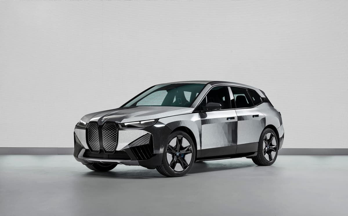 El nuevo BMW iX cambia de color pulsando un botón
