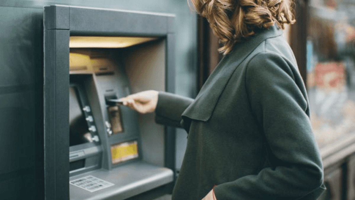 Rusia: Sin dólares ni euros en bancos o cajeros automáticos