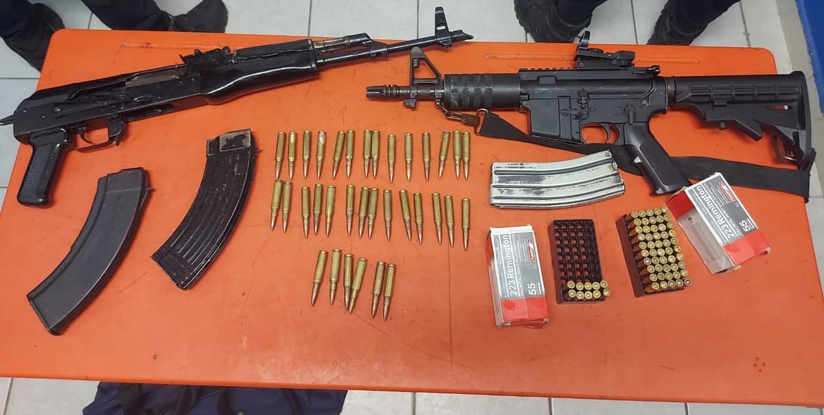 Aseguran armas largas y 138 cartuchos útiles en Real Ibiza de Playa del Carmen