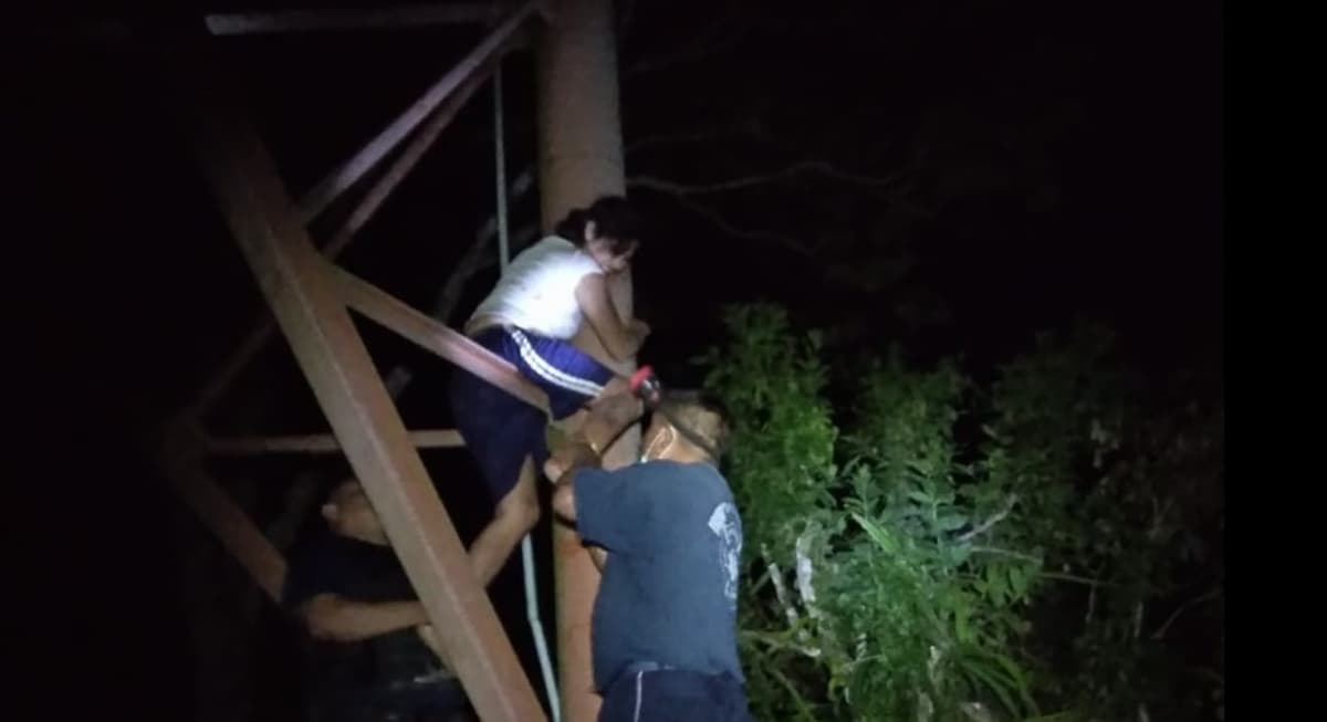 Mujer intenta suicidarse desde torre de telefonía al sur de Quintana Roo