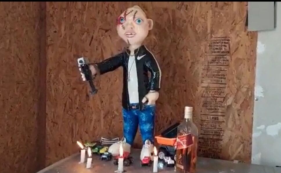 VIDEO: Detienen a una banda criminal que rendía culto a “Chucky” dedicada al robo de autos