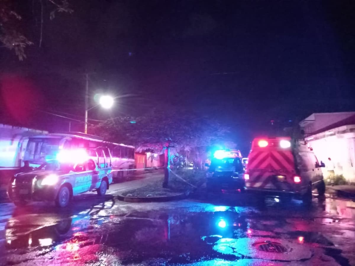 A balazos, ejecutan a un hombre que caminaba por las calles de Cancún durante la madrugada