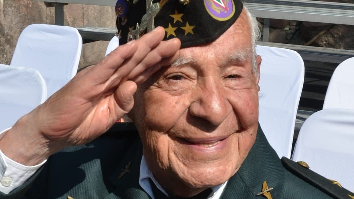 Muere el coronel Carlos Garduño, el último piloto aviador que sobrevivió del Escuadrón 201
