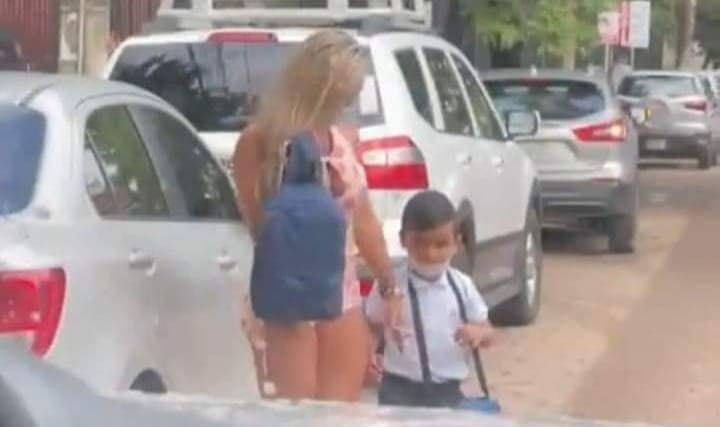 Critican a madre por ir demasiado “sexy” a la escuela de su hijo