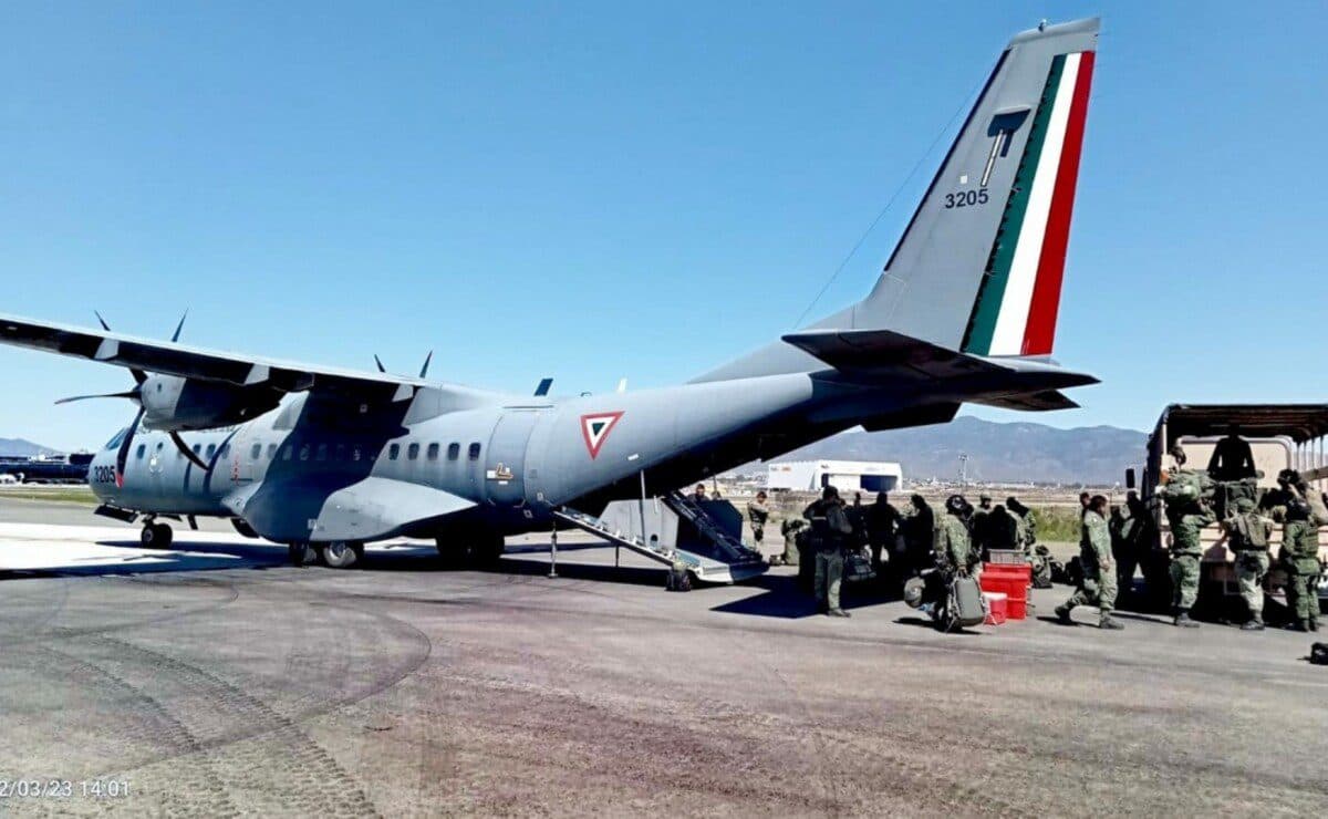 VIDEO: Militares detienen a municipales en Tijuana, y les solicita permiso de armas