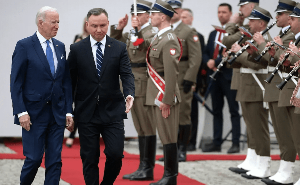 Biden llama “carnicero” a Putin en una reunión con refugiados ucranianos en Polonia