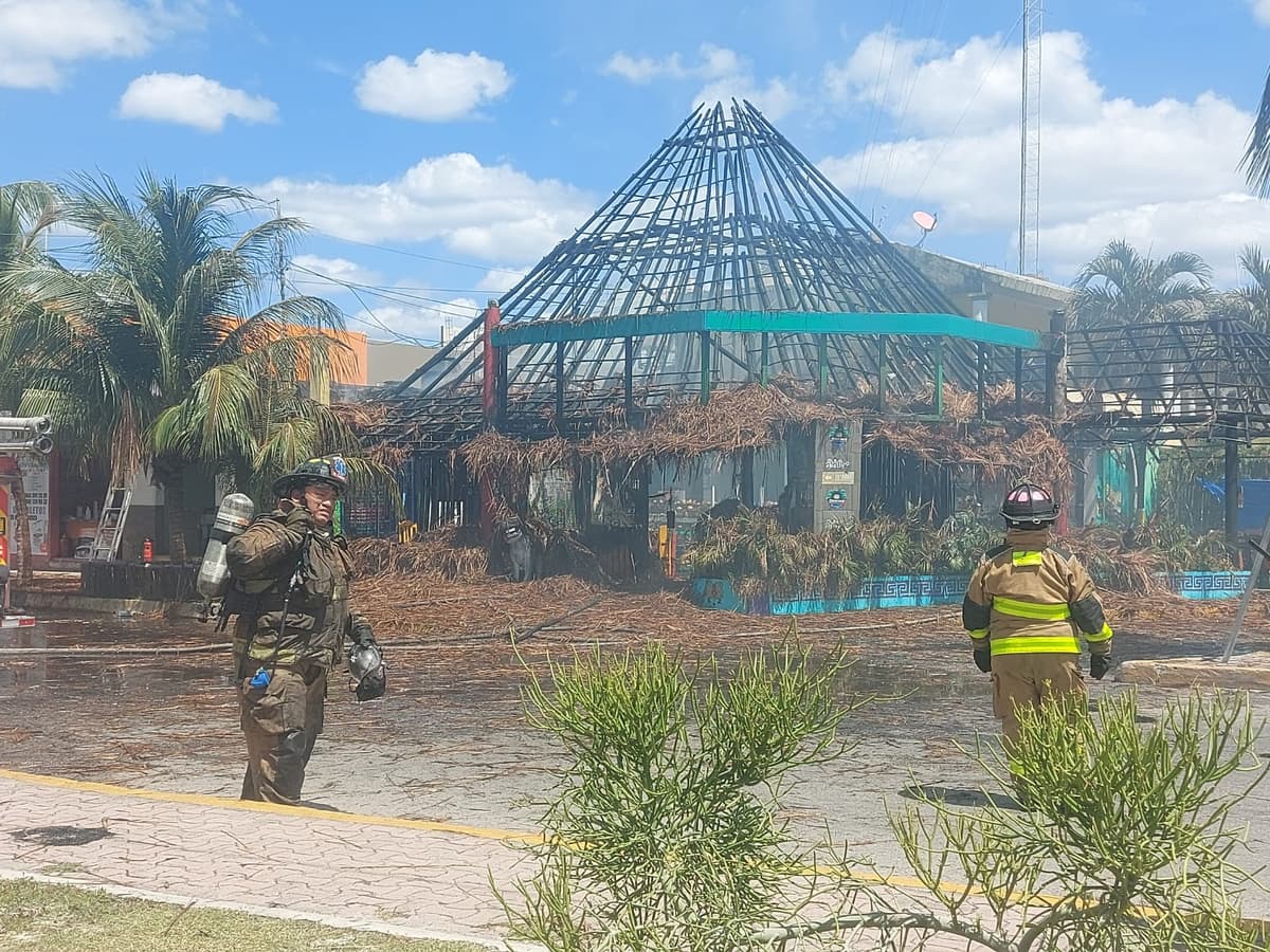 Incendio consume restaurante ‘Nativo’ de Playa del Carmen
