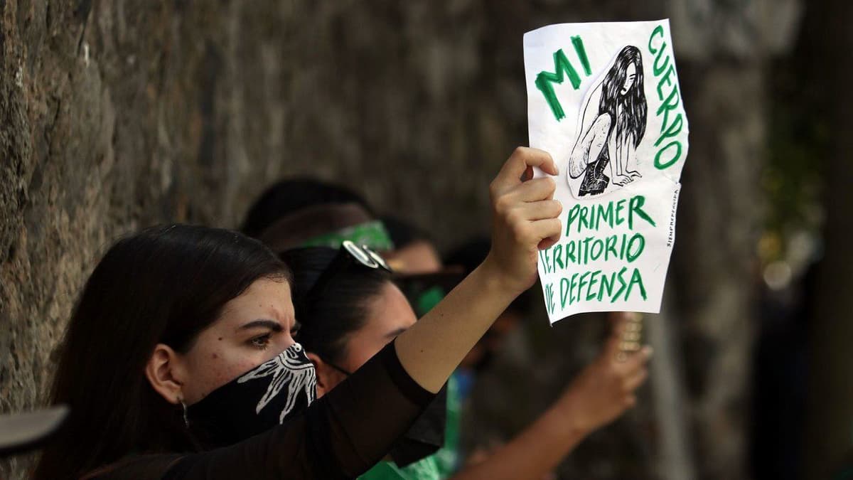 Hasta 30 años de prisión a siete mujeres en El Salvador por abortar