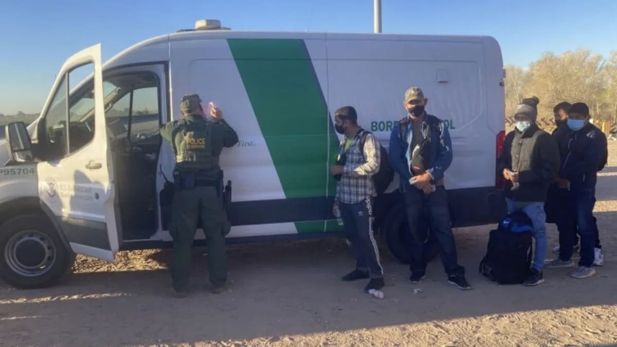 Patrulla fronteriza detiene a 136 migrantes indocumentados en Texas de Colombia, Perú y México