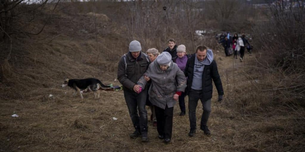 La invasión rusa ha obligado a 2 millones de personas a huir de Ucrania; continúa el desalojo de civiles