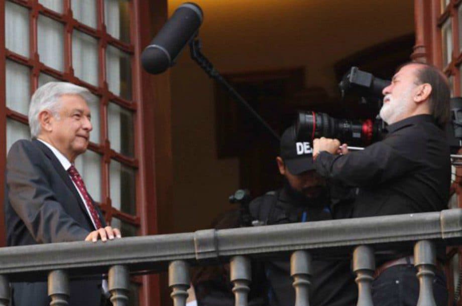 Epigmenio Ibarra afirma que la riña en Querétaro fue acción de la derecha y el narco para desestabilizar a AMLO