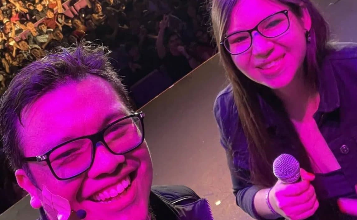 Fan sorprende con rutina durante show de Franco Escamilla y se vuelve viral