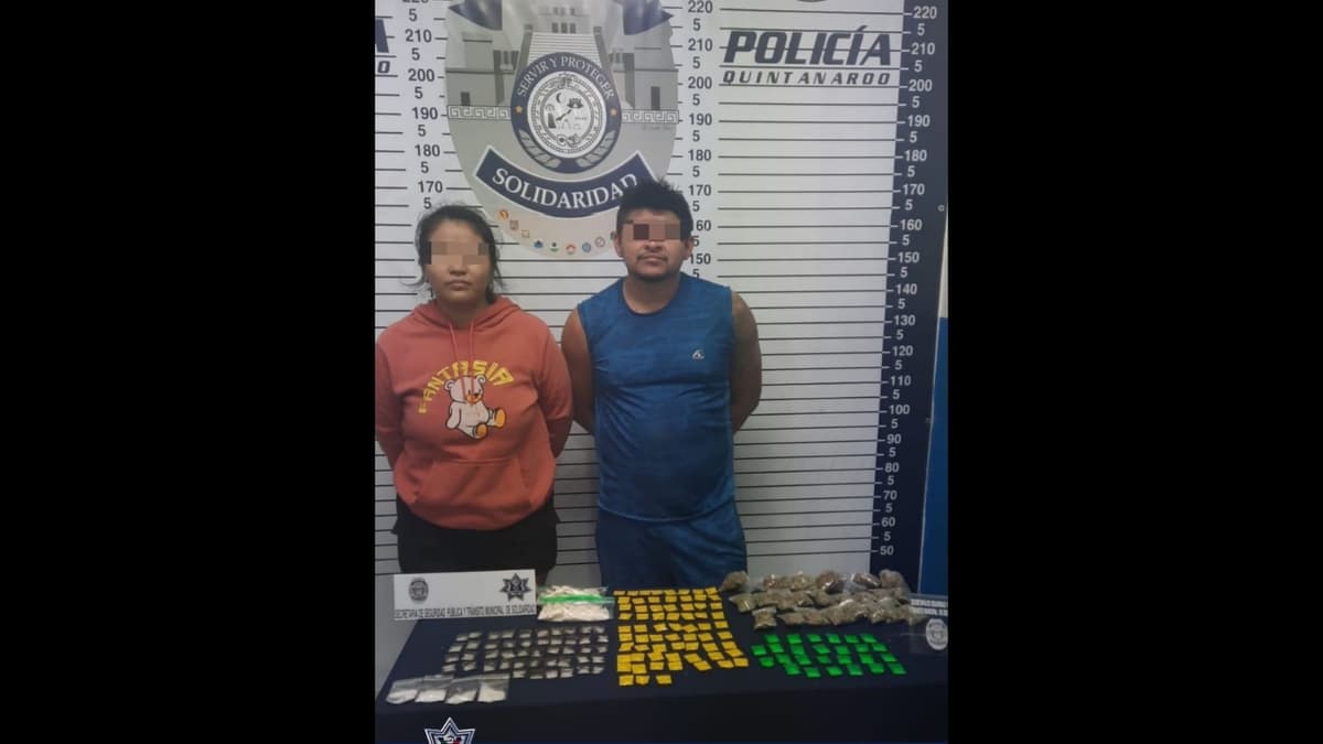Detienen a pareja en posesión de 167 bolsitas con sustancias ilegales