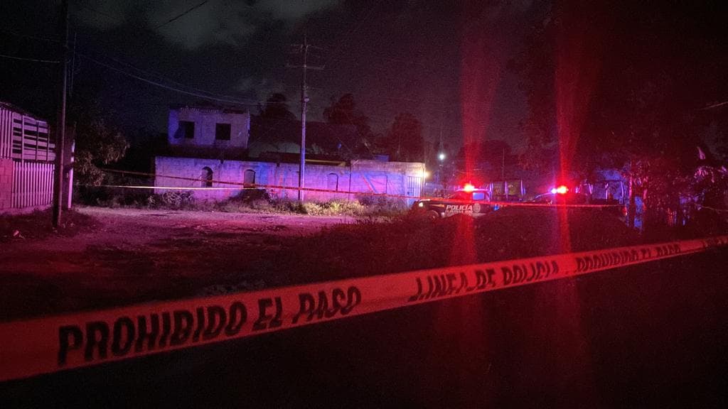 Arrojan cadáver desde un taxi en Cancún