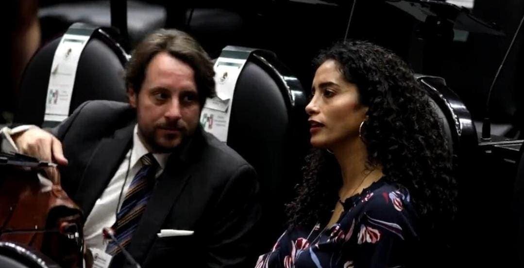 Video: Detectan a cabildero de empresas extranjeras junto a diputada en el Congreso