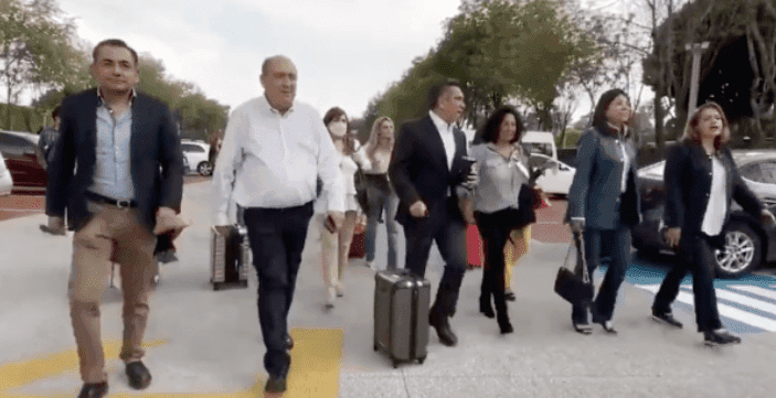 Diputados de PRI y PRD acampan en Congreso; Morena pospone discusión de reforma