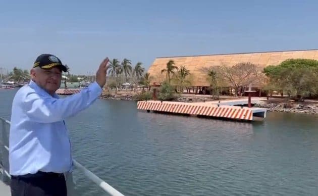 ¡Adiós, abuelo! le gritan a AMLO mientras zarpa a las Islas Marías