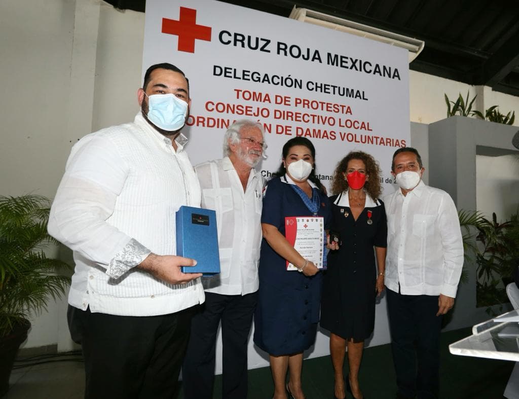 Carlos Joaquín asistió a la toma de protesta del Consejo Local y Coordinación de Damas Voluntarias de la Cruz Roja