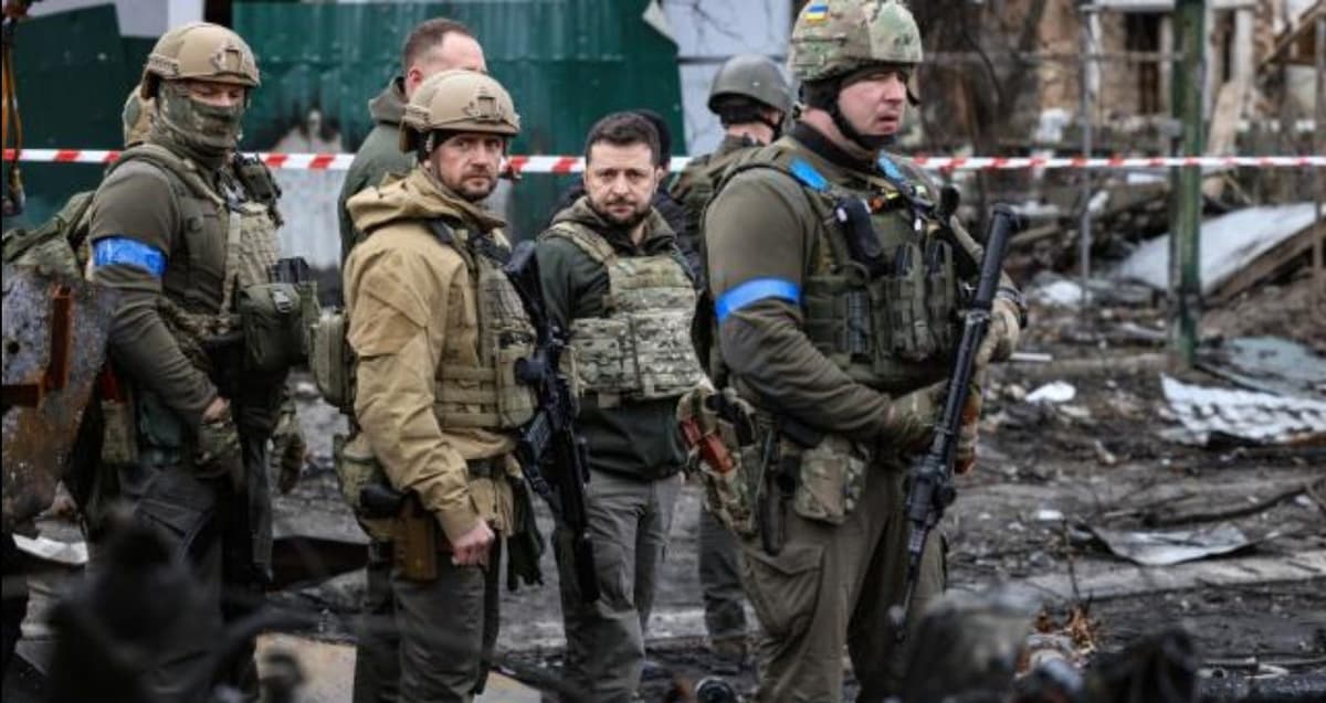 'Es un genocidio ruso', asegura presidente de Ucrania tras visitar zona de masacre contra civiles