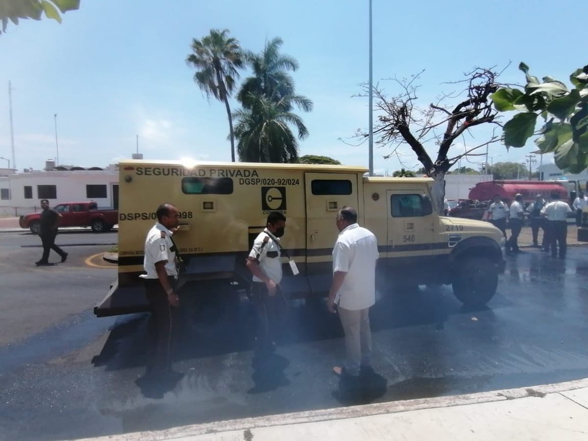 Se incendia camión de valores en Chetumal