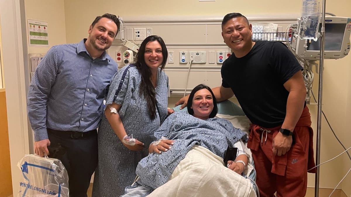 Gemelas se convierten en madres el mismo día, los niños nacieron pesando y midiendo lo mismo