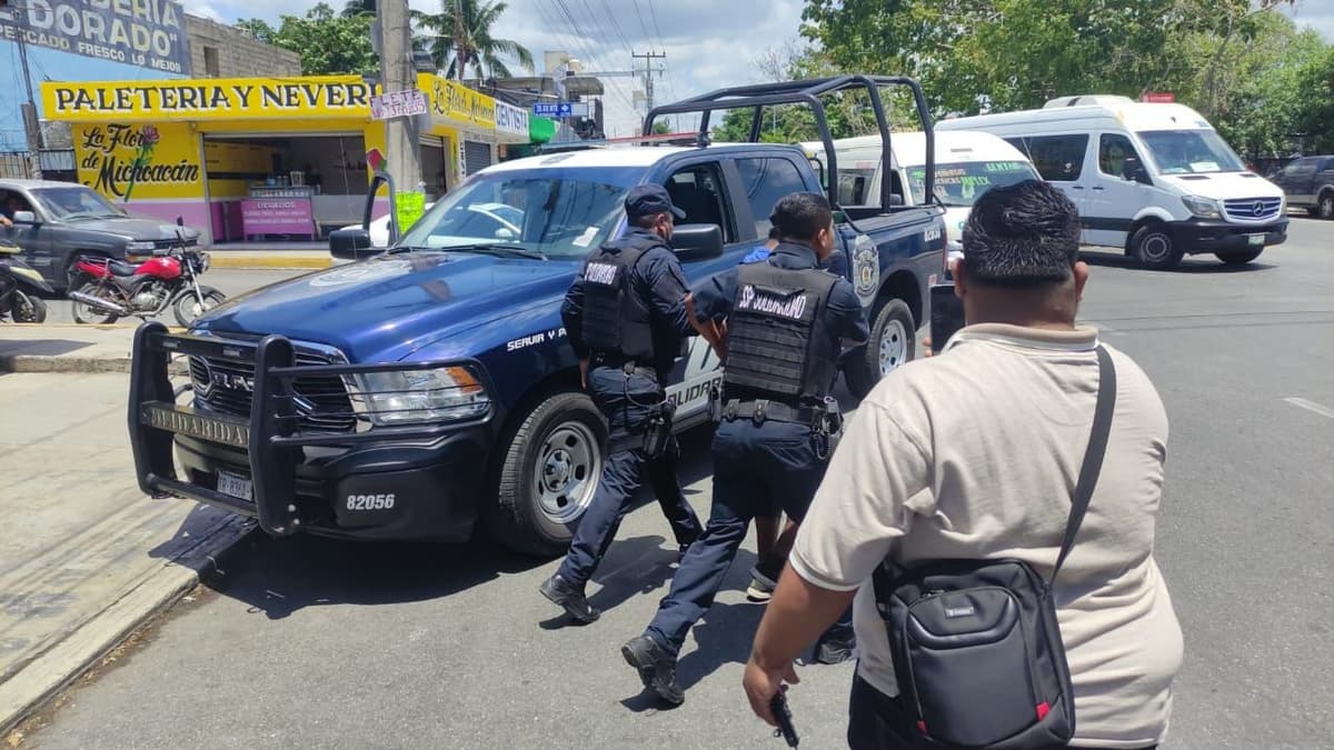 Detienen a dos hombres por intentar apuñalar a un tercero, en Playa del Carmen