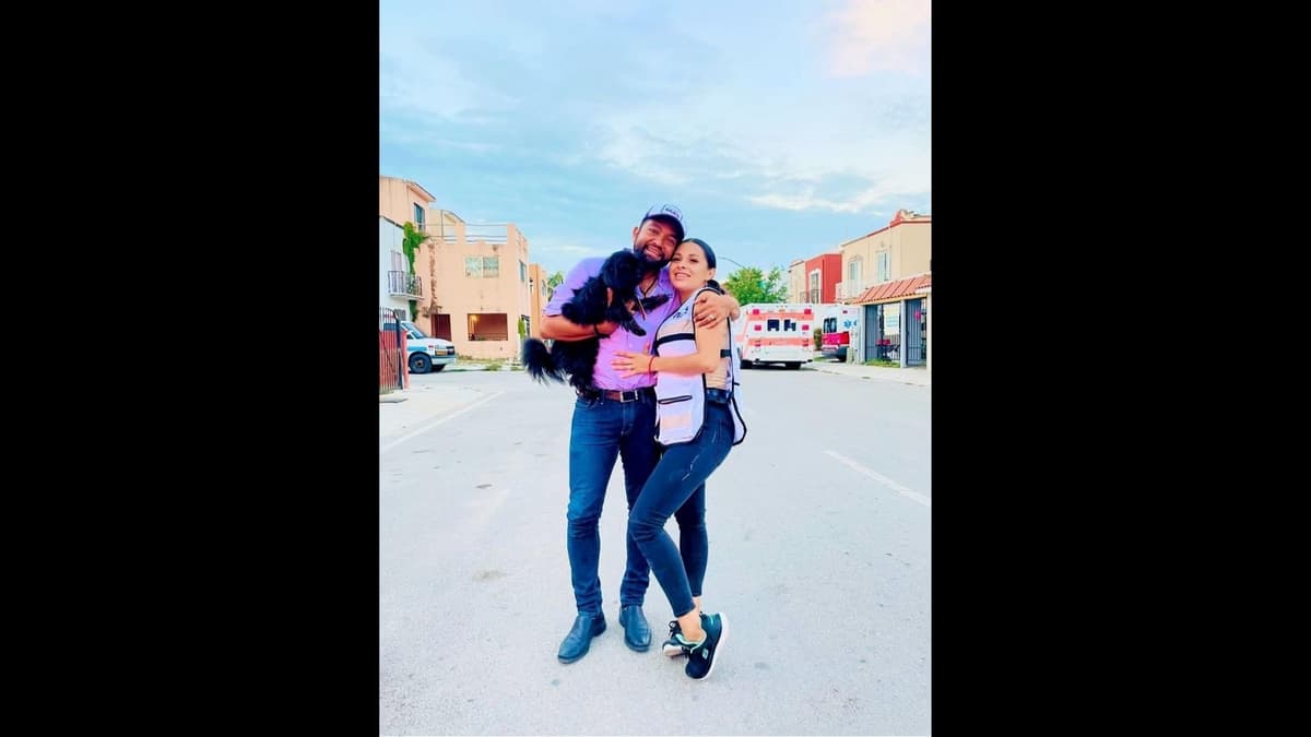 Beto López celebra el Día de las Madres caminando casa por casa y pactando compromisos con ellas