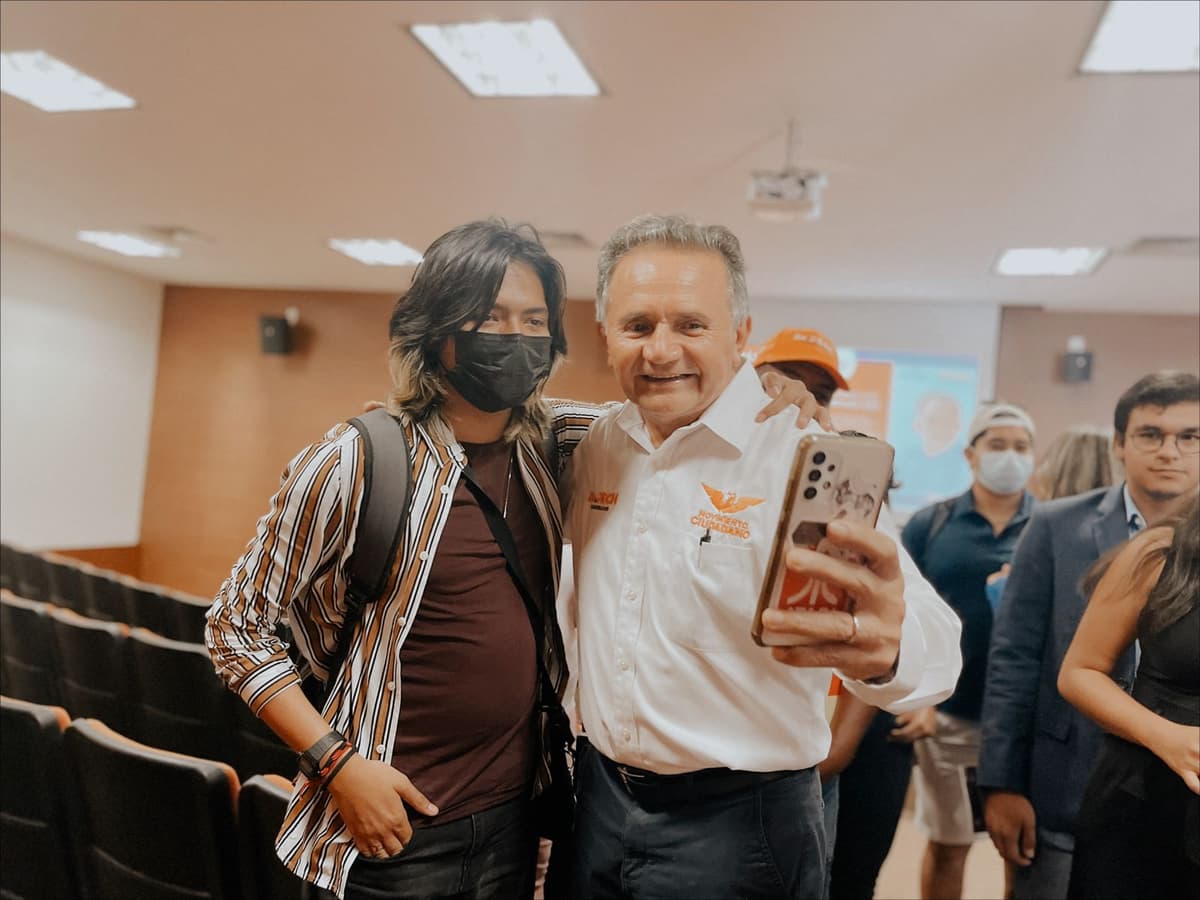 El Dr. Pech Propone reforzar la educación superior y brindar apoyo a los jóvenes quintanarroenses