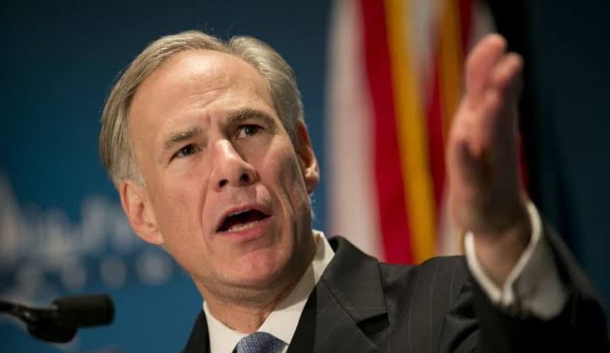 Gobernador de Texas abría desviado fondos covid a represión migratoria