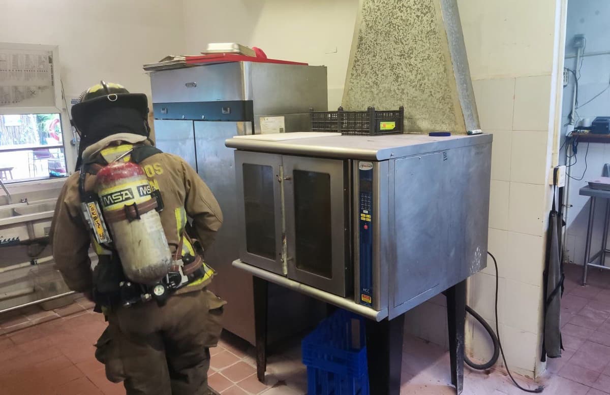 Dos personas heridas deja incendio en el área de cocina del Hotel Selina en Cancún