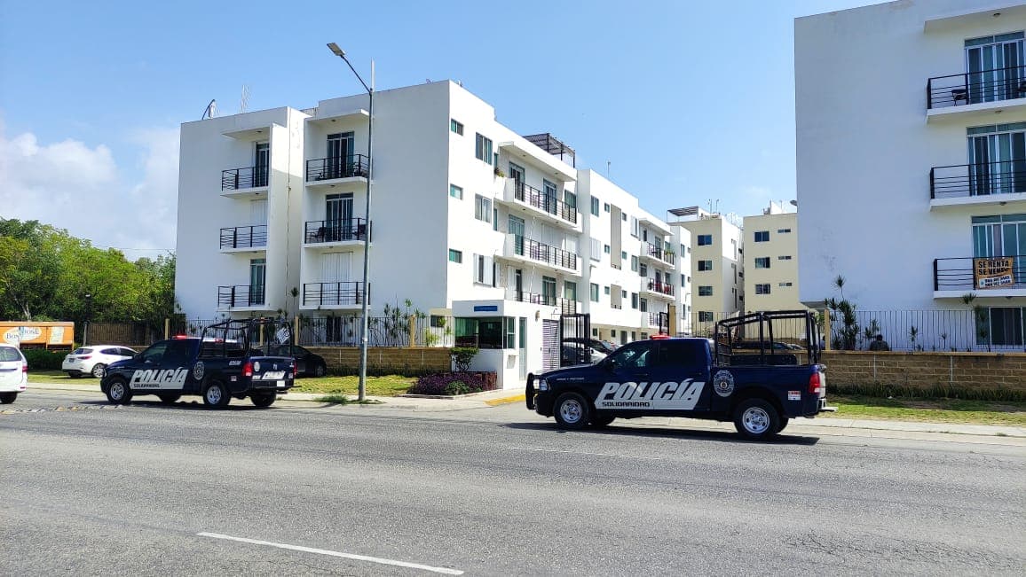 Muere trabajador al caer de techo de edificio en Playa del Carmen