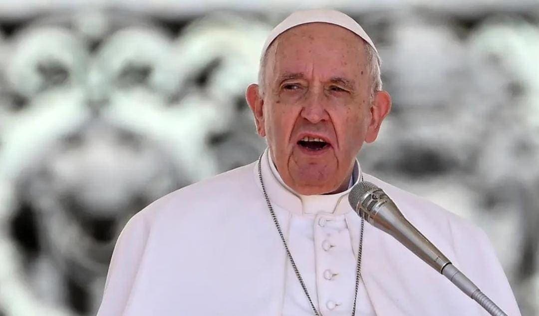 Papa Francisco lamenta asesinatos de jesuitas; funcionario de la 4T lo critica