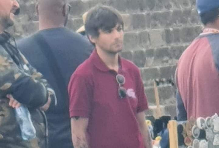 Captan a Louis Tomlinson de One Direction en Teotihuacan