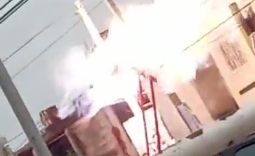 Video: Empleado de empresa de tv por cable muere electrocutado y calcinado