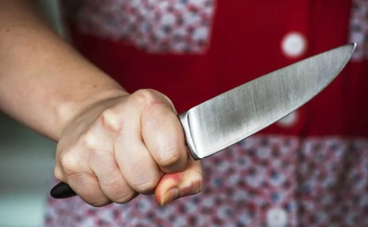 Madre corta genitales a su pareja, mientras dormía, por abusar de su hija