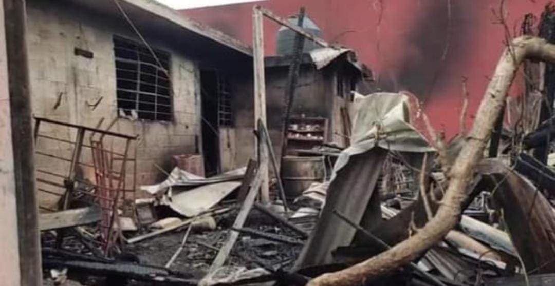 Mueren 3 niñas en un incendio de una casa de madera en Veracruz