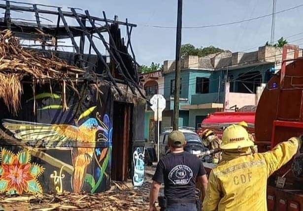 Por un cortocircuito, se incendia centro cultural en José María Morelos
