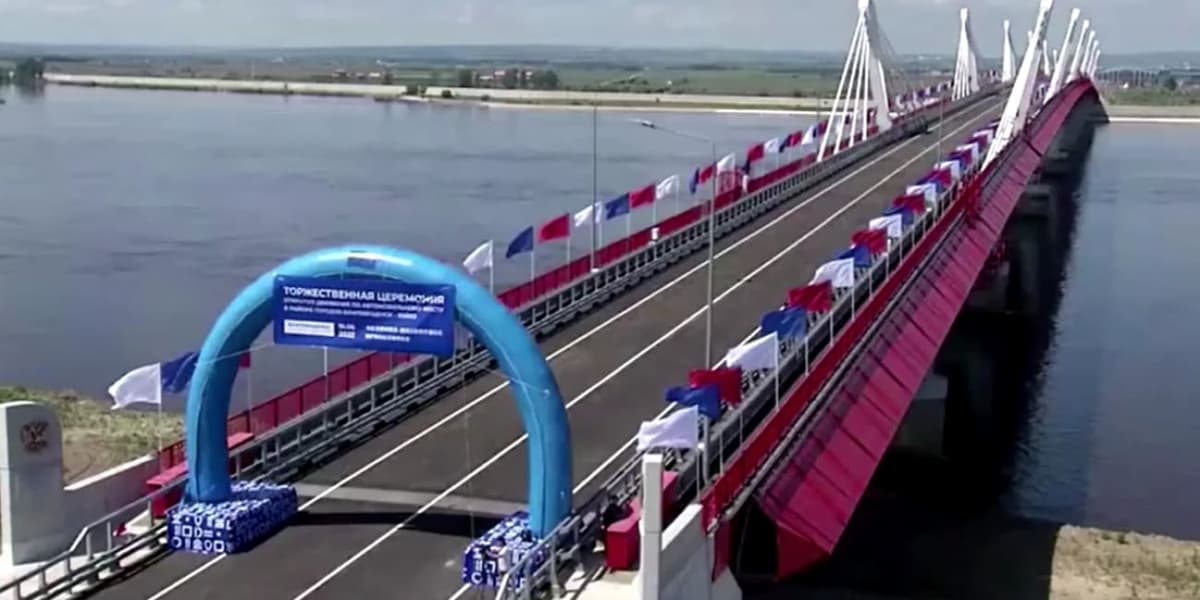 Inaugura China y Rusia puente que conecta a ambos países