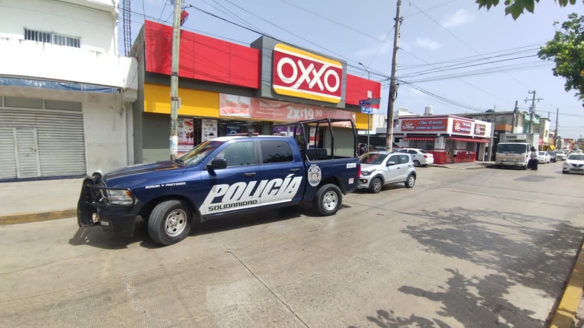 Asaltan una tienda de conveniencia en Playa del Carmen