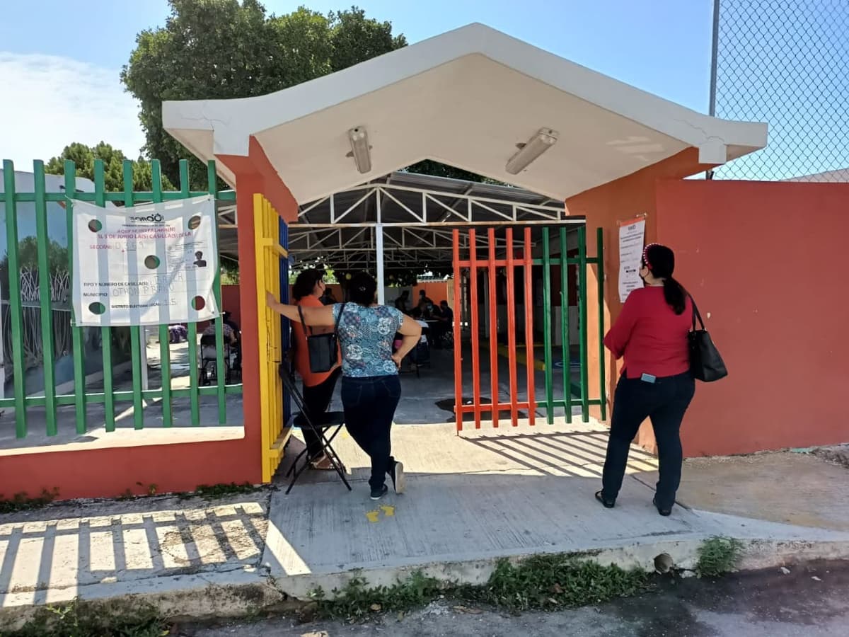 Llega funcionario de mesa ebrio a Casilla en Chetumal