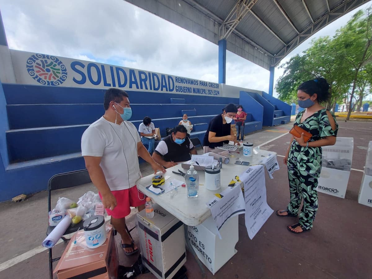 Jornada electoral en Playa del Carmen, con baja afluencia y lentitud en apertura de casillas