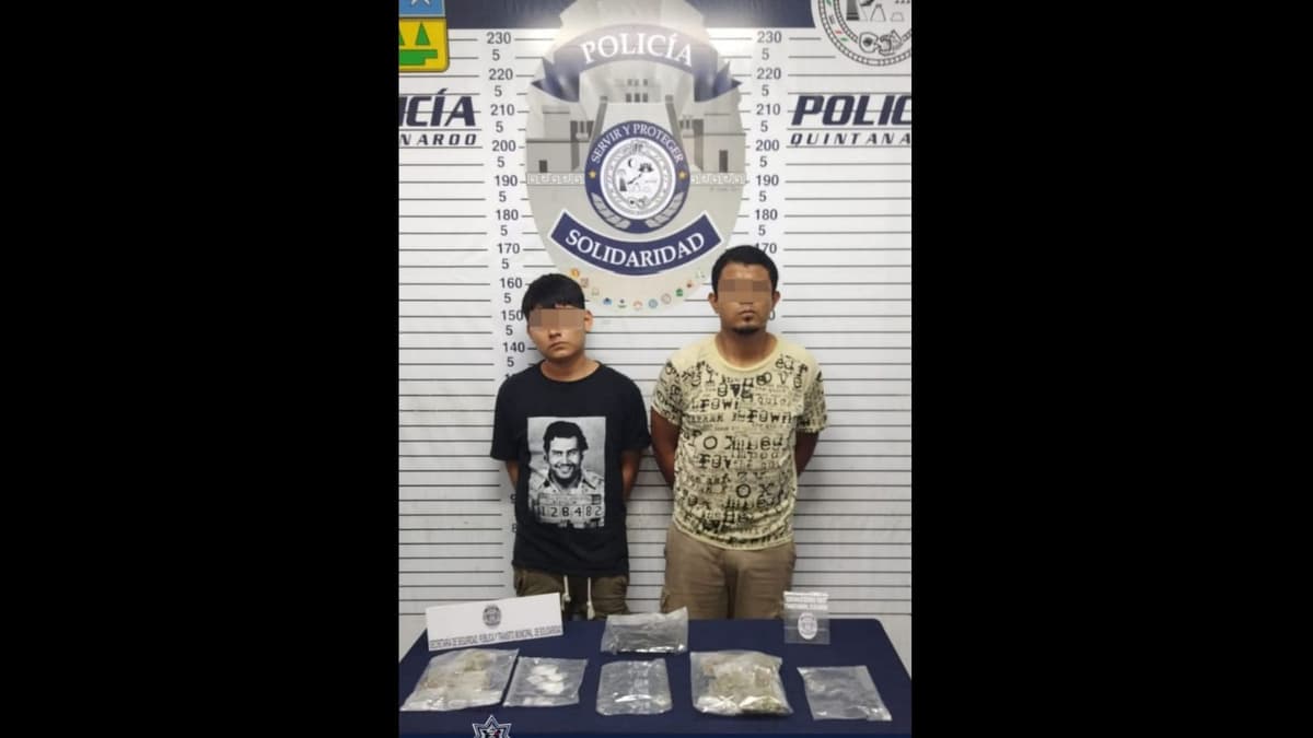 Capturan infraganti a narcomenudistas intercambiando drogas en Playa del Carmen