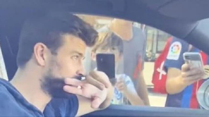 Video: Captan a Gerard Piqué escuchando una canción de Shakira