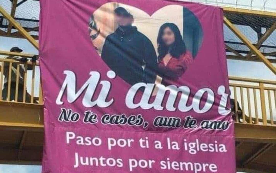 "Mi amor, no te cases, aún te amo"; manda mensaje a su ex en una lona